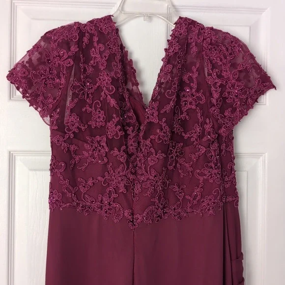 Gorgeous 😍 Jade Couture Cranberry Gown Women's Size 16